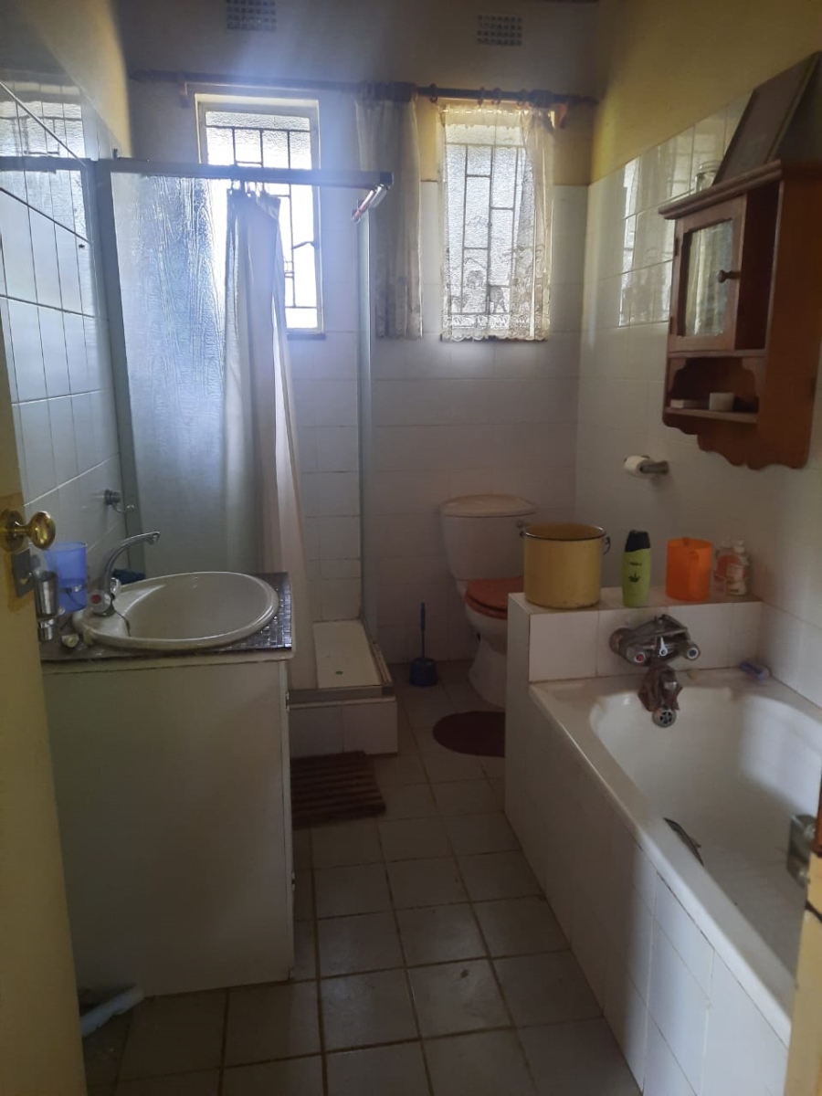 6 Bedroom Property for Sale in Odendaalsrus Free State